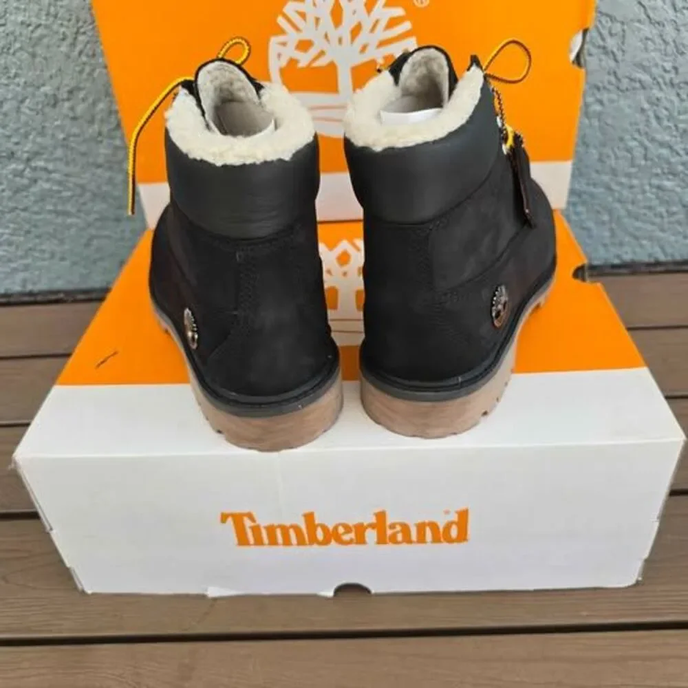 Timberland 6-Inch Premium Waterproof Boots youth 6; 7.5 women NEW
